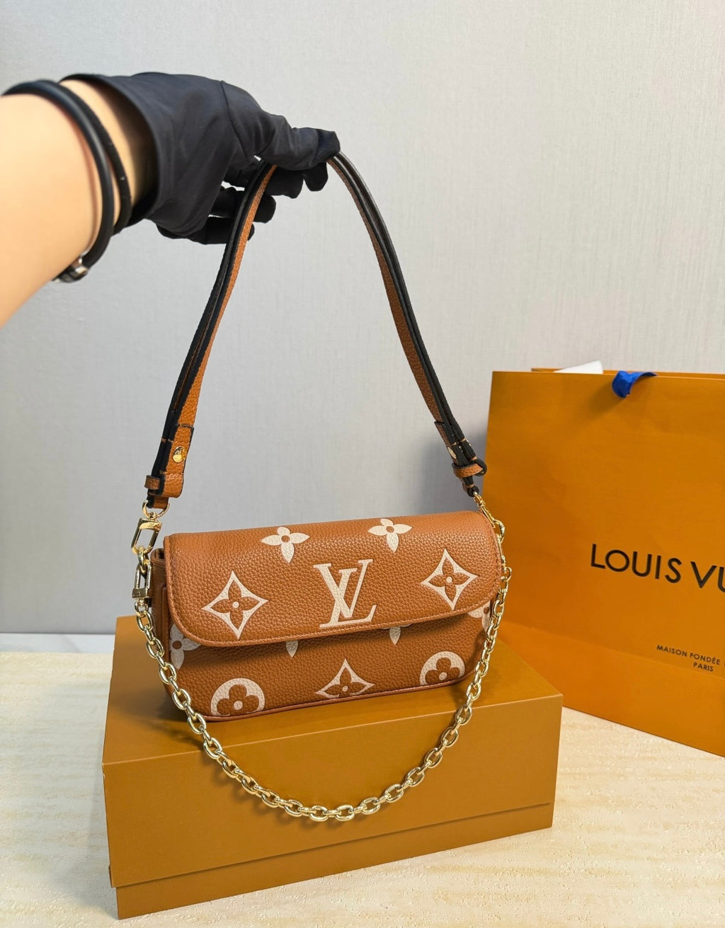 Louis Vuitton Chain Pochette (Fall Special) 🧡