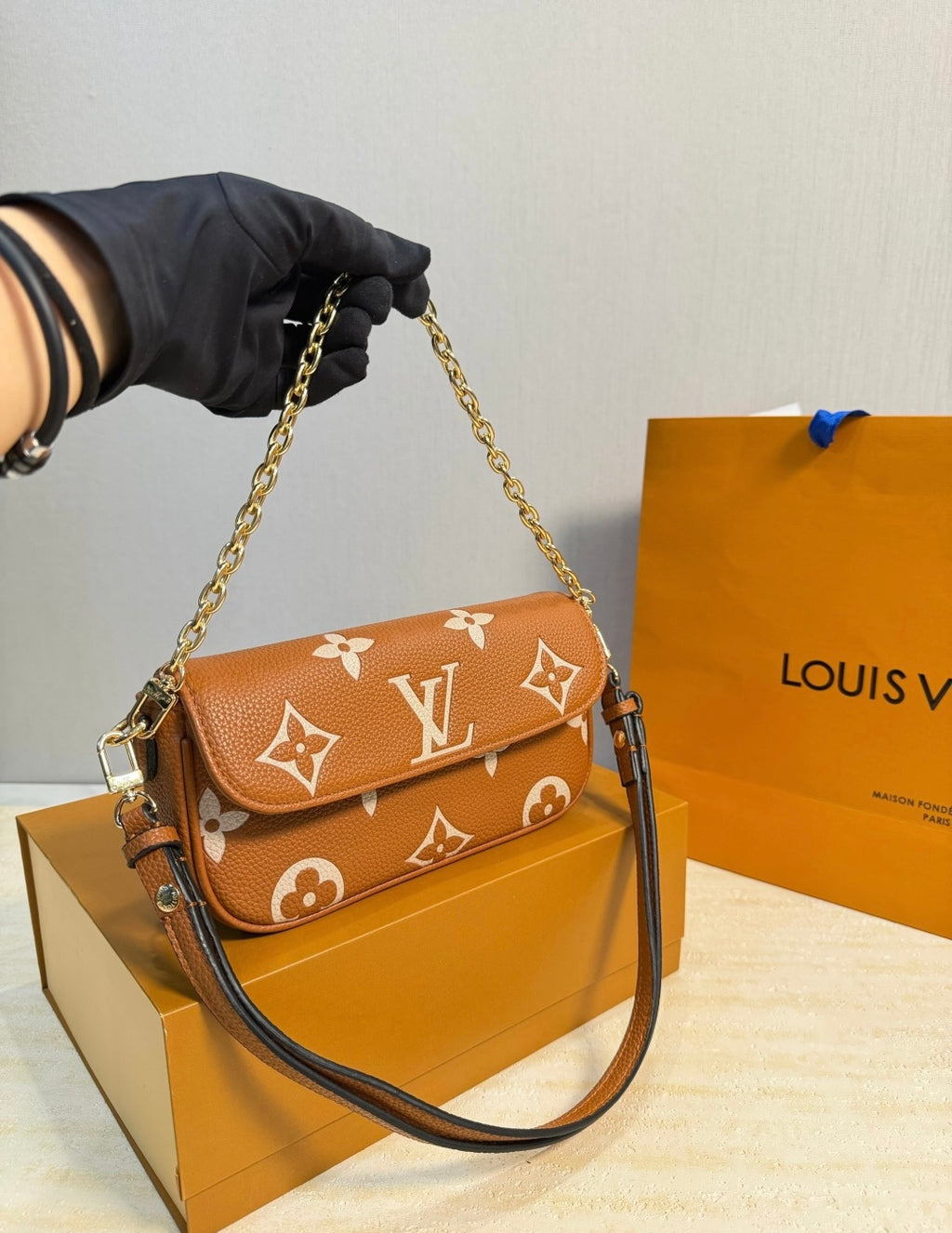 Louis Vuitton Chain Pochette (Fall Special) 🧡