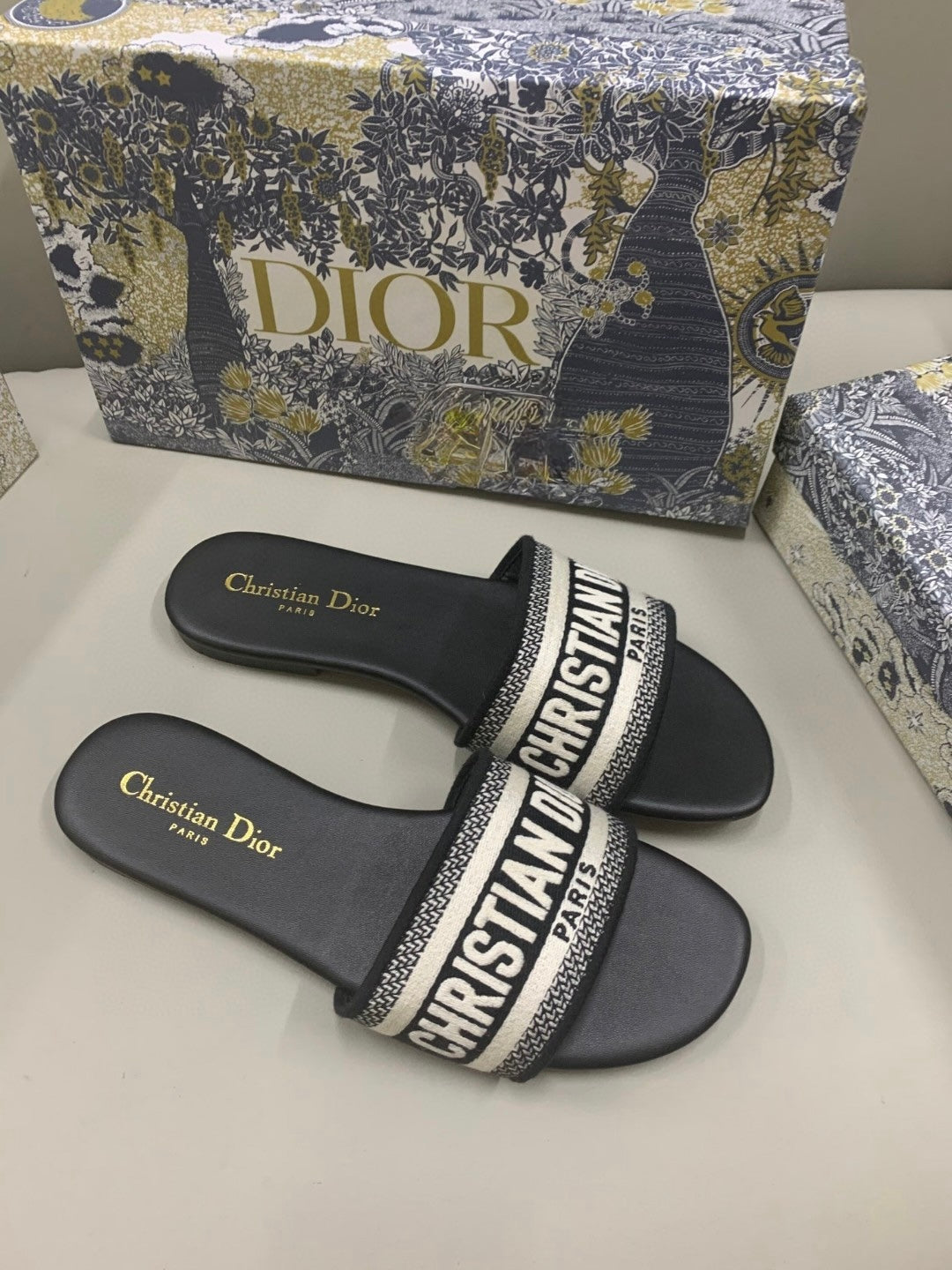 Dior Sandals 🤍