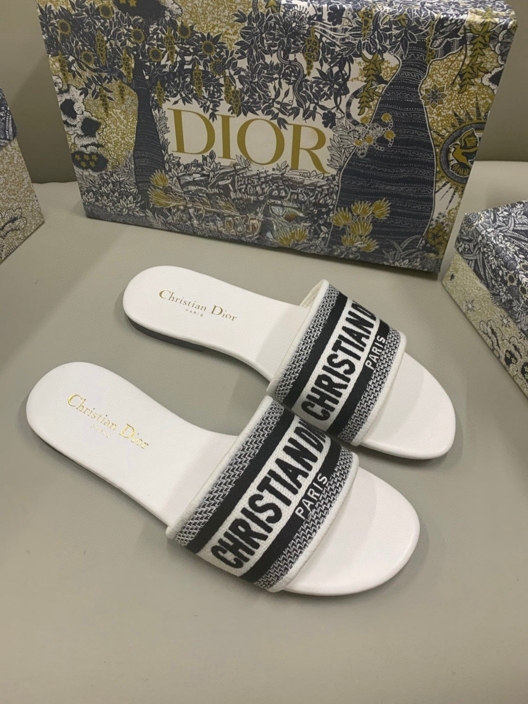 Dior Sandals 🤍
