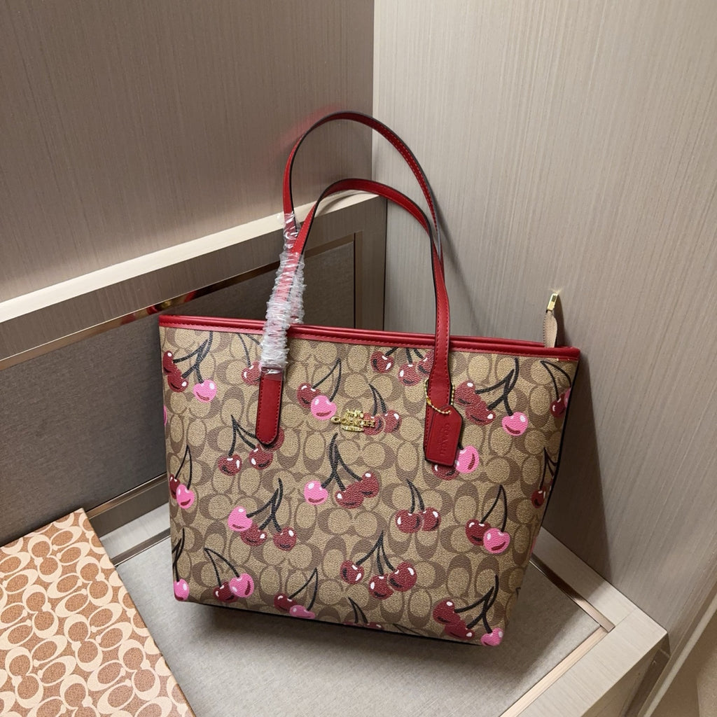 Coach Tote Bag Snoopy Edition