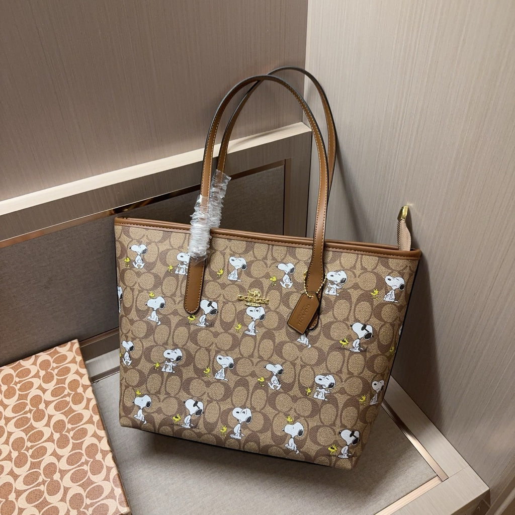 Coach Tote Bag Snoopy Edition