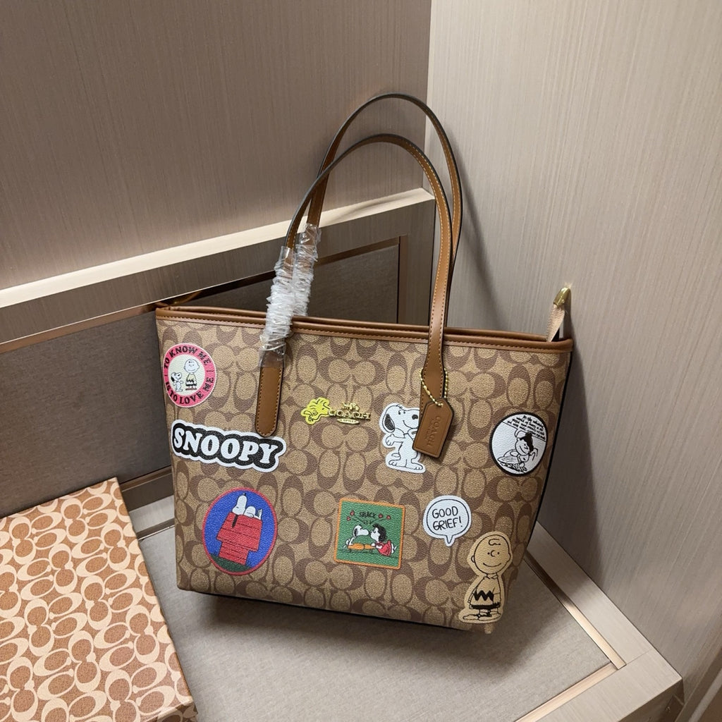 Coach Tote Bag Snoopy Edition