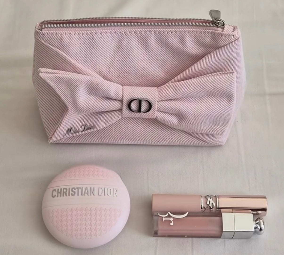 Dior Pouch + 4-7 Goodies (Swipe to see the products) 💖